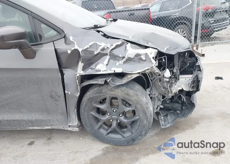 2018 Chrysler Pacifica Touring L Plus z USA, uszkodzony, nr VIN 2C4RC1EGXJR177821